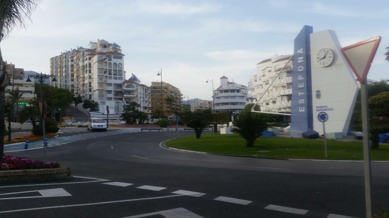 Puerto Deportivo Estepona Exterior foto